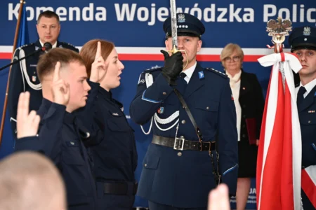Uczestnicy uroczystego ślubowania policjantów
