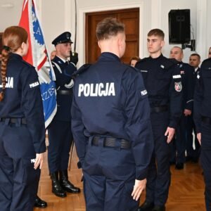 Uczestnicy uroczystego ślubowania policjantów