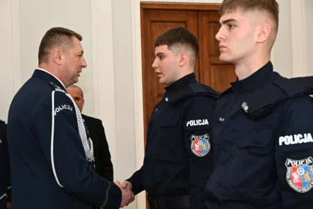 Uczestnicy uroczystego ślubowania policjantów