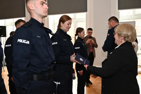 Uczestnicy uroczystego ślubowania policjantów