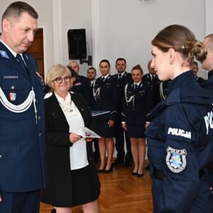 Uczestnicy uroczystego ślubowania policjantów