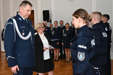 Uczestnicy uroczystego ślubowania policjantów