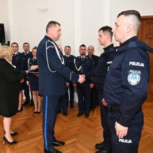 Uczestnicy uroczystego ślubowania policjantów