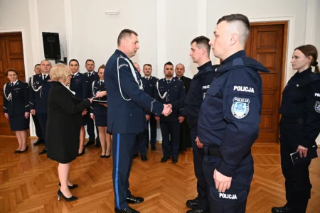 Uczestnicy uroczystego ślubowania policjantów