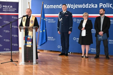 Uczestnicy uroczystego ślubowania policjantów