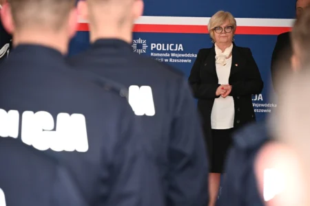 Uczestnicy uroczystego ślubowania policjantów