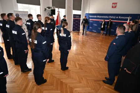 Uczestnicy uroczystego ślubowania policjantów