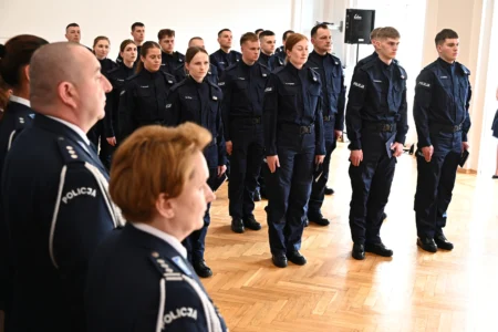 Uczestnicy uroczystego ślubowania policjantów