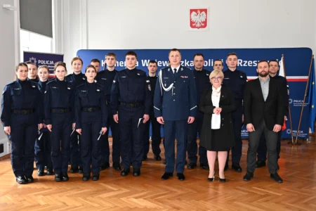 Uczestnicy uroczystego ślubowania policjantów