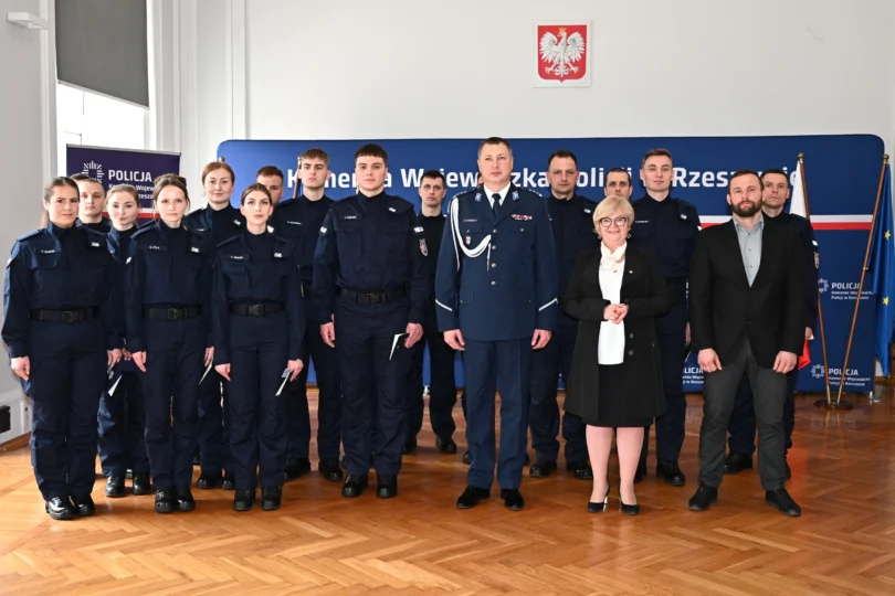 Uczestnicy uroczystego ślubowania policjantów