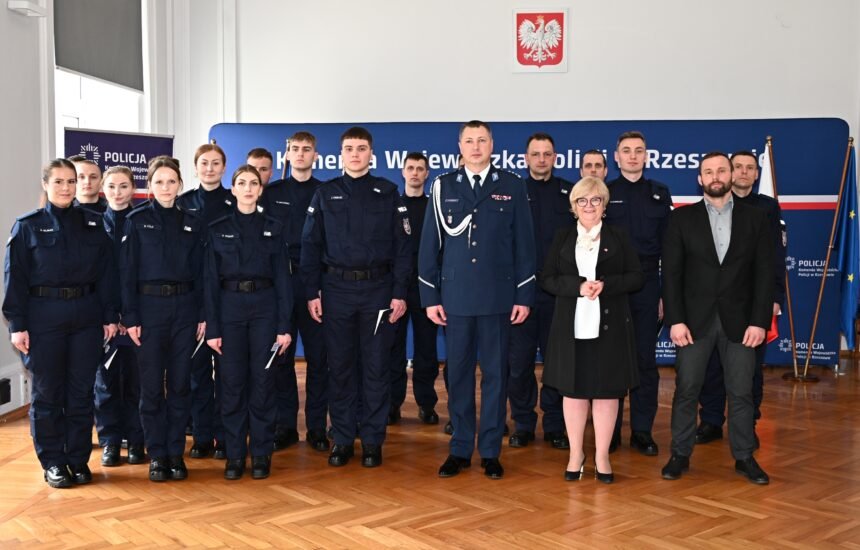 Uczestnicy uroczystego ślubowania policjantów