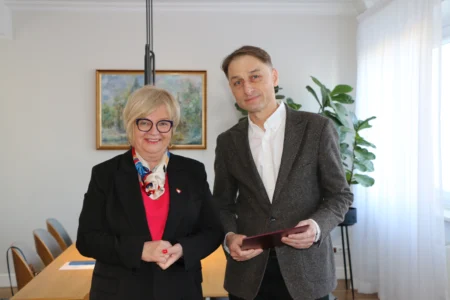 Wojewoda podkarpacki Teresa Kubas-Hul i konsultant wojewódzki w dziedzinie neonatologii