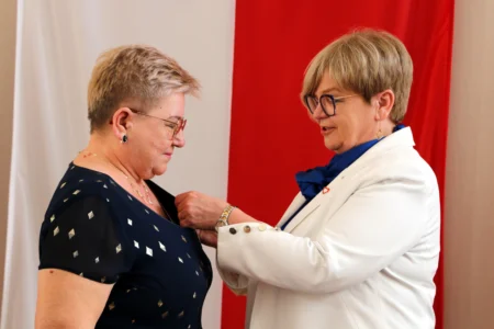 Uczestnicy uroczystości wręczenia odznaczeń państwowych