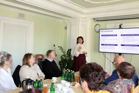 Uczestnicy spotkania zespołu ekspertów do spraw polityki senioralnej