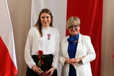 Uczestnicy uroczystości wręczenia odznaczeń państwowych