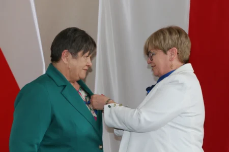 Uczestnicy uroczystości wręczenia odznaczeń państwowych