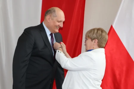 Uczestnicy uroczystości wręczenia odznaczeń państwowych