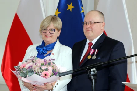 Uczestnicy uroczystości wręczenia odznaczeń państwowych