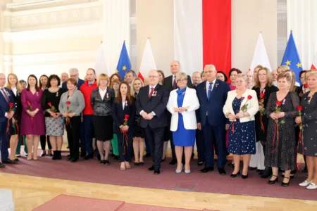 Uczestnicy uroczystości wręczenia odznaczeń państwowych