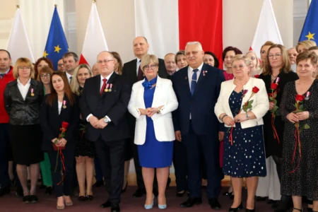 Uczestnicy uroczystości wręczenia odznaczeń państwowych
