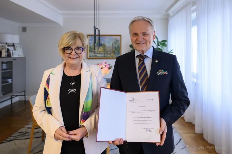 Teresa Kubas-Hul Wojewoda Podkarpacki i prof. dr hab. n. med. Bogumił Lewandowski, nowy konsultant wojewódzki w dziedzinie chirurgii stomatologicznej.