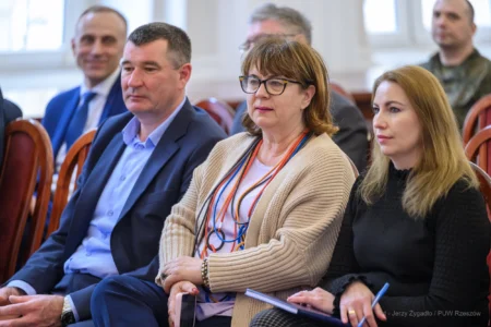 Uczestnicy spotkania dotyczącego obrony cywilnej