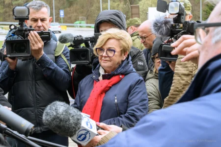 Teresa Kubas-Hul, Wojewoda Podkarpacki podczas briefingu prasowego na granicy w Barwinku.