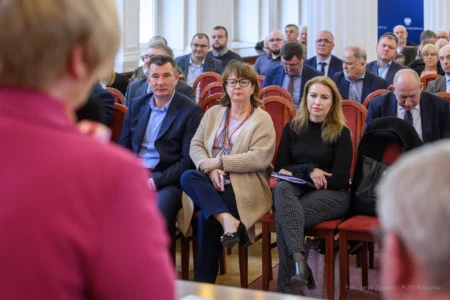 Uczestnicy spotkania dotyczącego obrony cywilnej