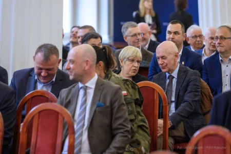 Uczestnicy spotkania dotyczącego obrony cywilnej