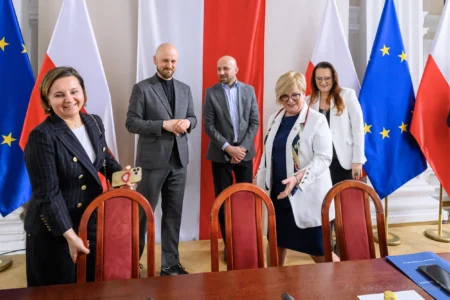 Uczestnicy spotkania w PUW na temat finansowania samorządowych projektów w zakresie klimatu i środowiska.