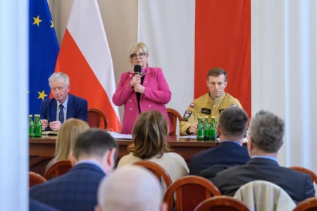 Uczestnicy spotkania dotyczącego obrony cywilnej