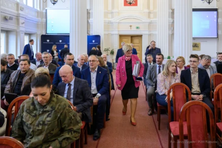 Uczestnicy spotkania dotyczącego obrony cywilnej