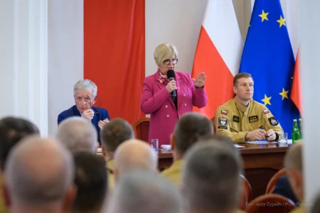 Uczestnicy spotkania dotyczącego obrony cywilnej