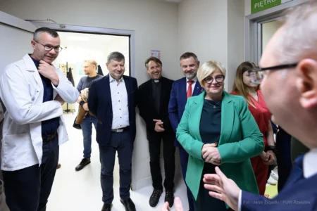 Goście uroczystości uruchomienia Oddziału Urazowo-Ortopedycznego w SP ZOZ MSWiA.