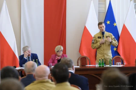 Uczestnicy spotkania dotyczącego obrony cywilnej