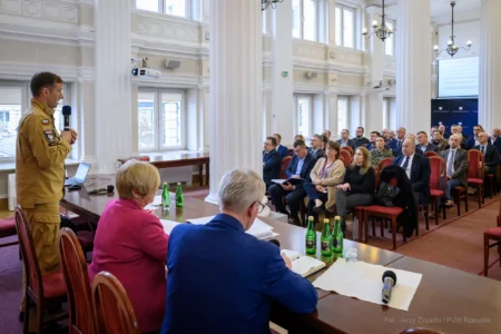 Uczestnicy spotkania dotyczącego obrony cywilnej