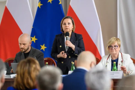 Urszula Zielińska, Sekretarz Stanu w Ministerstwie Klimatu i Środowiska podczas potkania w PUW, poświęconego tematowi finansowania samorządowych projektów w zakresie klimatu i środowiska.