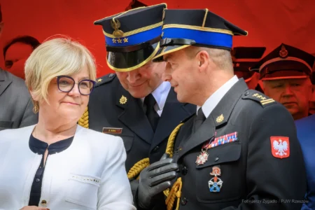 Teresa Kubas-Hul, Wojewoda Podkarpacki i podkarpacki komendant wojewódzki PSP st. bryg. Tomasz Baran podczas uroczystości.
