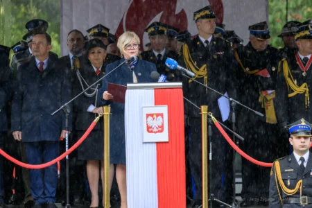 Zdjęcie przedstawia uczestników Wojewódzkich Obchodów Dnia Strażaka