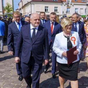 Zdjęcie przedstawia uczestników uroczystości Święta Konstytucji 3 Maja