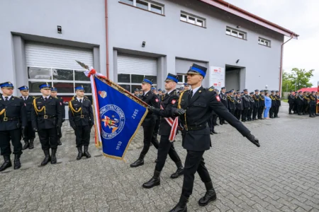 Zdjęcie przedstawia uczestników Wojewódzkich Obchodów Dnia Strażaka