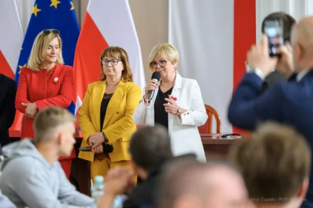 Uczestnicy rozpoczęcia gry miejskiej