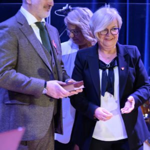 Teresa Kubas-Hul, Wojewoda Podkarpacki gratuluje Pawłowi Steczkowskiemu Medalu „Zasłużony Kulturze Gloria Artis”