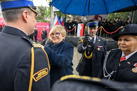 Zdjęcie przedstawia uczestników Wojewódzkich Obchodów Dnia Strażaka