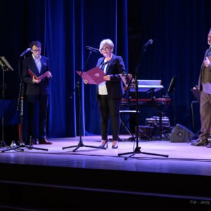 Teresa Kubas-Hul, Wojewoda Podkarpacki przemawia na scenie w WDK