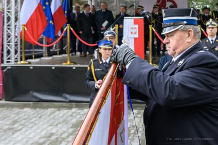 Zdjęcie przedstawia uczestników Wojewódzkich Obchodów Dnia Strażaka