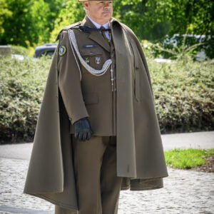Zdjęcie przedstawia uczestników obchodów Narodowego Dnia Zwycięstwa