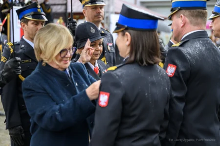 Zdjęcie przedstawia uczestników Wojewódzkich Obchodów Dnia Strażaka