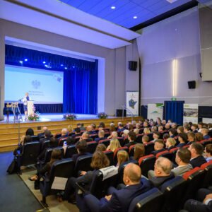 Zdjęcie przedstawia uczestników obchodów Dnia Samorządu Terytorialnego