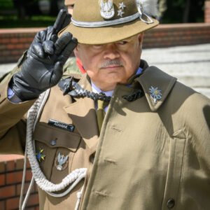 Zdjęcie przedstawia uczestników obchodów Narodowego Dnia Zwycięstwa